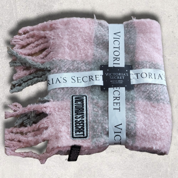 Victoria's Secret Accessories - NWT Victoria's Secret "Blush Check" pattern plush scarf